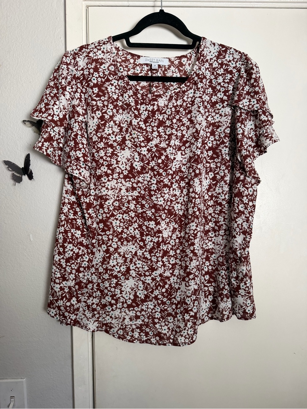 Sweet Rain Burgundy and White Floral Ruffle Sleeve Blouse